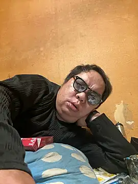 Snapshot of punk0805 chatting on March 1, 1:24 pm punk0805 online show from March 1, 1:24 pm