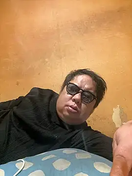 Snapshot of punk0805 chatting on March 2, 1:40 pm punk0805 online show from March 2, 1:40 pm