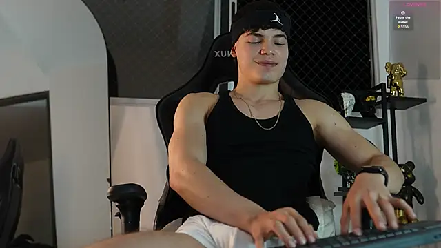 Max cortes1 online show from September 16, 1:39 am