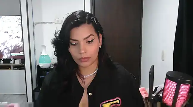 CarolinaRincon online show from March 18, 9:53 pm