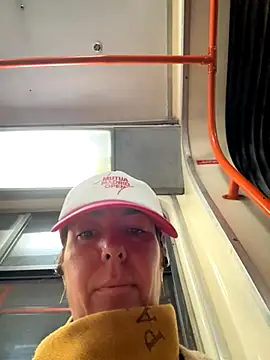 Snapshot of eveangelll chatting on October 23, 3:50 am eveangelll online show from October 23, 3:50 am