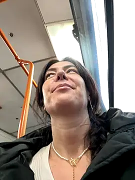 Snapshot of eveangelll chatting on November 13, 5:17 am eveangelll online show from November 13, 5:17 am