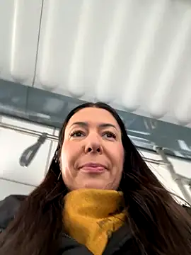 Snapshot of eveangelll chatting on November 16, 8:31 am eveangelll online show from November 16, 8:31 am