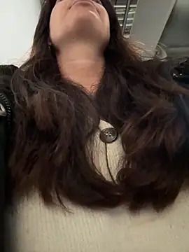 Snapshot of eveangelll chatting on December 5, 9:51 am eveangelll online show from December 5, 9:51 am