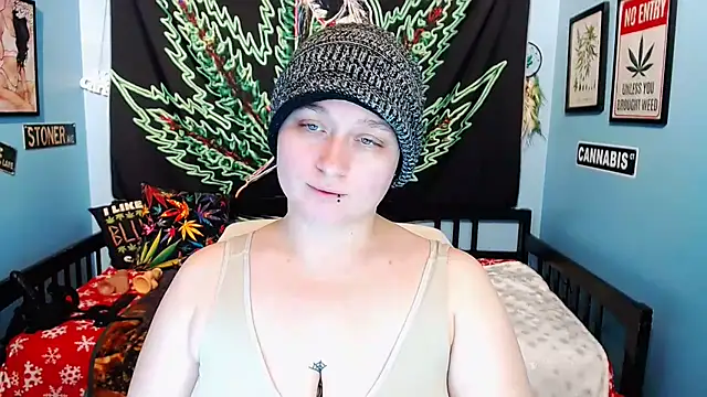 Snapshot of Chloenightmare chatting on February 8, 12:49 am Chloenightmare online show from February 8, 12:49 am