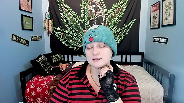 Snapshot of Chloenightmare chatting on September 13, 1:44 pm Chloenightmare online show from September 13, 1:44 pm