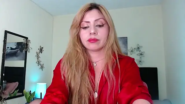 Snapshot of AnthonelaBella chatting on February 3, 11:47 pm AnthonelaBella online show from February 3, 11:47 pm