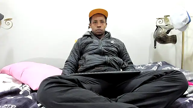 AlejoKhalifa  online show from February 23, 9:33 am