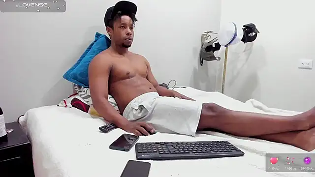 AlejoKhalifa  online show from September 23, 10:13 pm