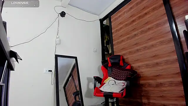 AlejoKhalifa  online show from October 4, 8:12 am