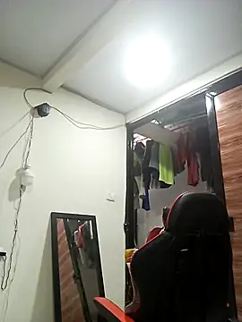 AlejoKhalifa  online show from October 4, 9:35 pm