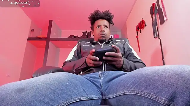 AlejoKhalifa  online show from April 4, 11:18 am