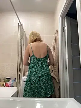 Yourdirtybitch online show from September 24, 7:44 am