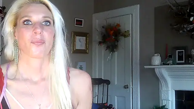 Glamazonx online show from December 1, 11:10 pm