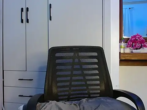 queencydoll online show from January 13, 9:42 pm