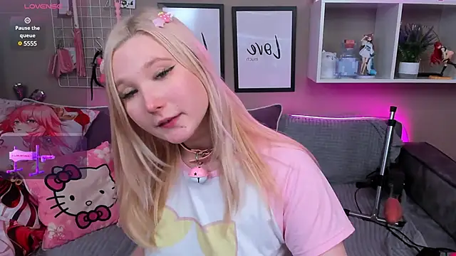 Snapshot of MeowkaKitty chatting on January 27, 7:24 am MeowkaKitty online show from January 27, 7:24 am