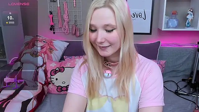 Snapshot of MeowkaKitty chatting on March 18, 4:26 am MeowkaKitty online show from March 18, 4:26 am