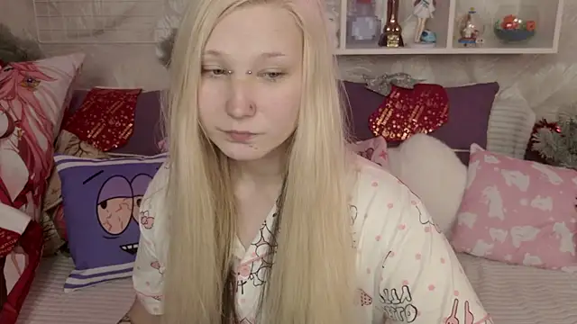 Snapshot of MeowkaKitty chatting on December 22, 2:19 am MeowkaKitty online show from December 22, 2:19 am