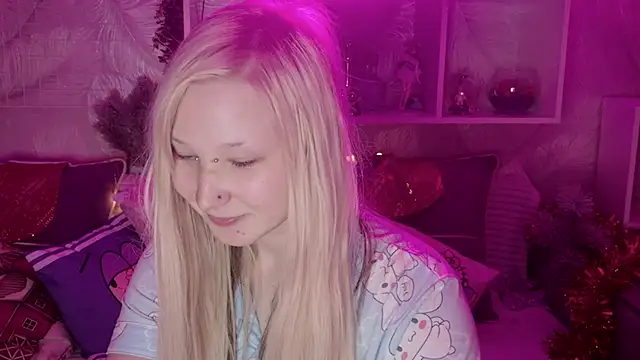 Snapshot of MeowkaKitty chatting on December 23, 1:47 am MeowkaKitty online show from December 23, 1:47 am