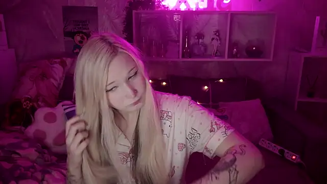 Snapshot of MeowkaKitty chatting on January 13, 2:06 am MeowkaKitty online show from January 13, 2:06 am