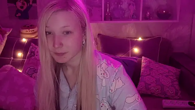 Snapshot of MeowkaKitty chatting on January 17, 1:32 am MeowkaKitty online show from January 17, 1:32 am