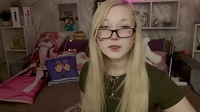 Snapshot of MeowkaKitty chatting on January 19, 1:53 am MeowkaKitty online show from January 19, 1:53 am