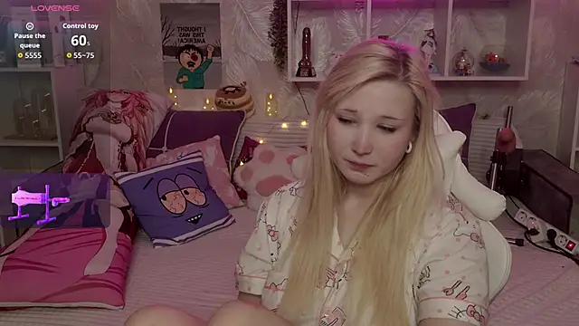 Snapshot of MeowkaKitty chatting on February 2, 2:21 am MeowkaKitty online show from February 2, 2:21 am