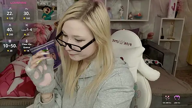 Snapshot of MeowkaKitty chatting on February 25, 2:10 am MeowkaKitty online show from February 25, 2:10 am