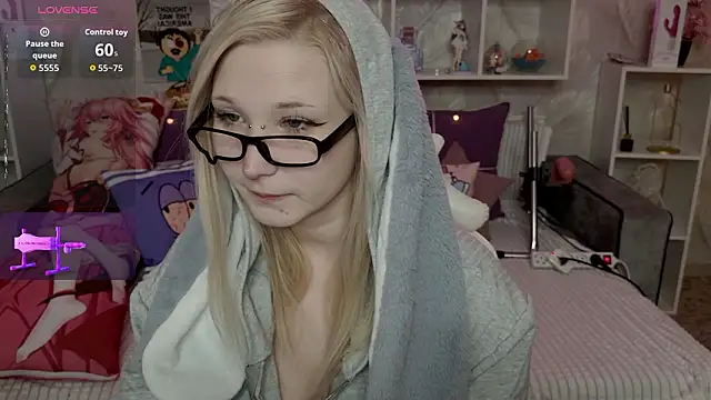 Snapshot of MeowkaKitty chatting on March 2, 2:03 am MeowkaKitty online show from March 2, 2:03 am