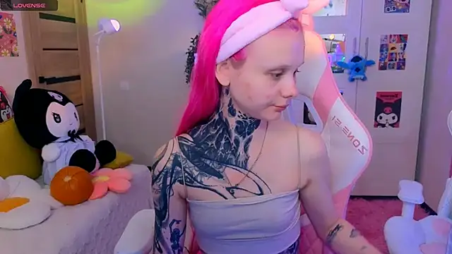 Britney Lynch online show from October 28, 3:25 pm