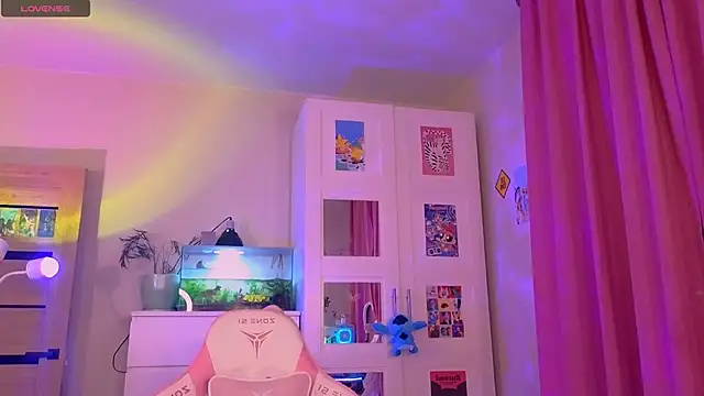 Britney Lynch online show from November 28, 9:17 pm