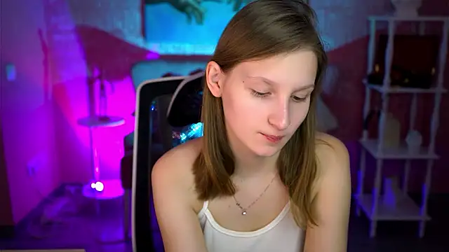 EllaHorton online show from March 1, 9:44 am