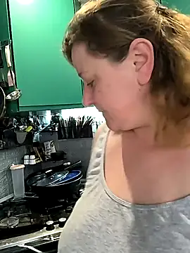 Snapshot of jusichka chatting on February 9, 12:30 pm jusichka online show from February 9, 12:30 pm