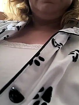 Snapshot of jusichka chatting on February 11, 7:33 am jusichka online show from February 11, 7:33 am