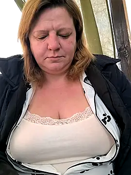Snapshot of jusichka chatting on February 18, 7:54 am jusichka online show from February 18, 7:54 am