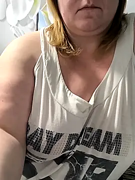 Snapshot of jusichka chatting on February 21, 9:32 pm jusichka online show from February 21, 9:32 pm
