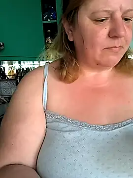Snapshot of jusichka chatting on March 9, 12:20 pm jusichka online show from March 9, 12:20 pm