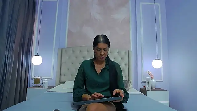 Snapshot of JoannaCox chatting on November 12, 7:46 pm JoannaCox online show from November 12, 7:46 pm