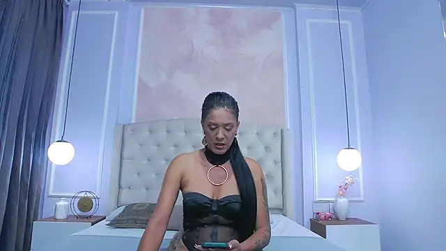 Snapshot of JoannaCox chatting on December 1, 7:41 pm JoannaCox online show from December 1, 7:41 pm