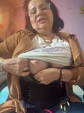 Snapshot of PaulinaSanders_X chatting on December 8, 2:18 am PaulinaSanders X online show from December 8, 2:18 am