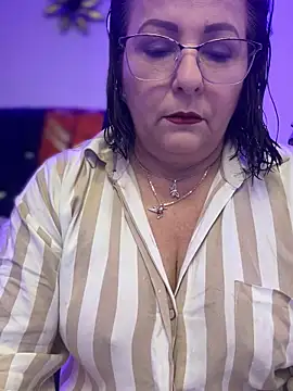 Snapshot of PaulinaSanders_X chatting on January 3, 7:39 pm PaulinaSanders X online show from January 3, 7:39 pm