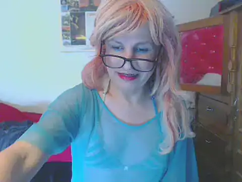 Snapshot of LorenJade chatting on December 4, 7:28 am LorenJade online show from December 4, 7:28 am