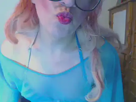 Snapshot of LorenJade chatting on December 7, 9:39 am LorenJade online show from December 7, 9:39 am