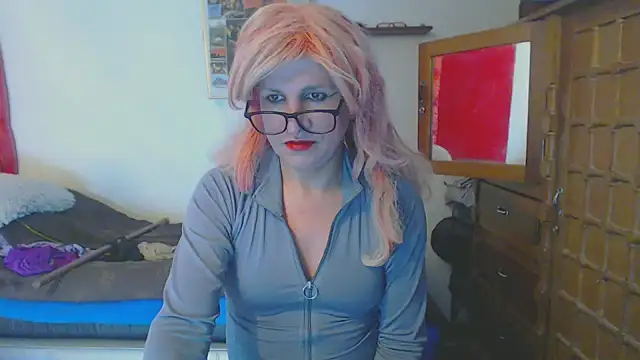 Snapshot of LorenJade chatting on February 8, 7:26 am LorenJade online show from February 8, 7:26 am