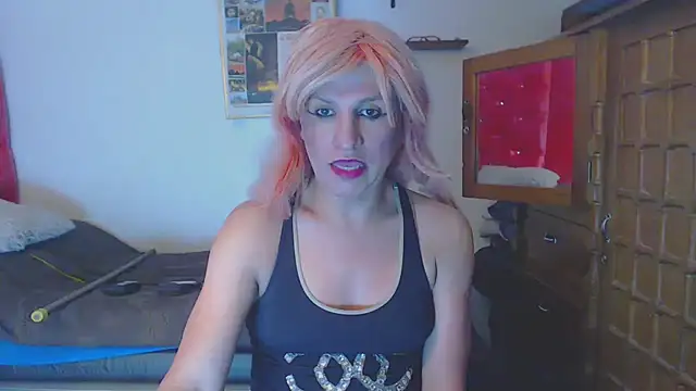 Snapshot of LorenJade chatting on February 15, 7:27 am LorenJade online show from February 15, 7:27 am