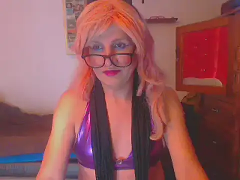 Snapshot of LorenJade chatting on February 22, 7:12 am LorenJade online show from February 22, 7:12 am