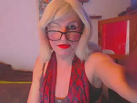 Snapshot of LorenJade chatting on March 10, 7:21 am LorenJade online show from March 10, 7:21 am