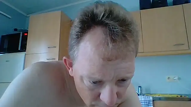 Snapshot of bertolini chatting on May 31, 7:37 am bertolini online show from May 31, 7:37 am