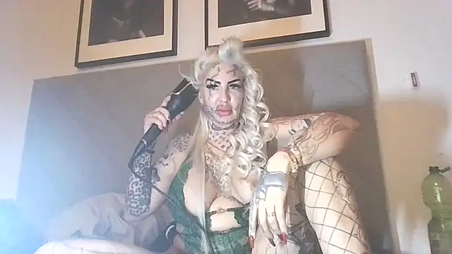 Snapshot of Jeanny_Bln chatting on December 4, 3:54 pm Jeanny Bln online show from December 4, 3:54 pm