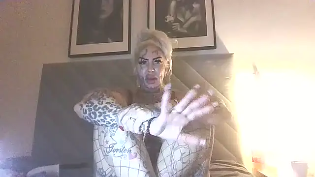 Snapshot of Jeanny_Bln chatting on December 6, 3:44 pm Jeanny Bln online show from December 6, 3:44 pm